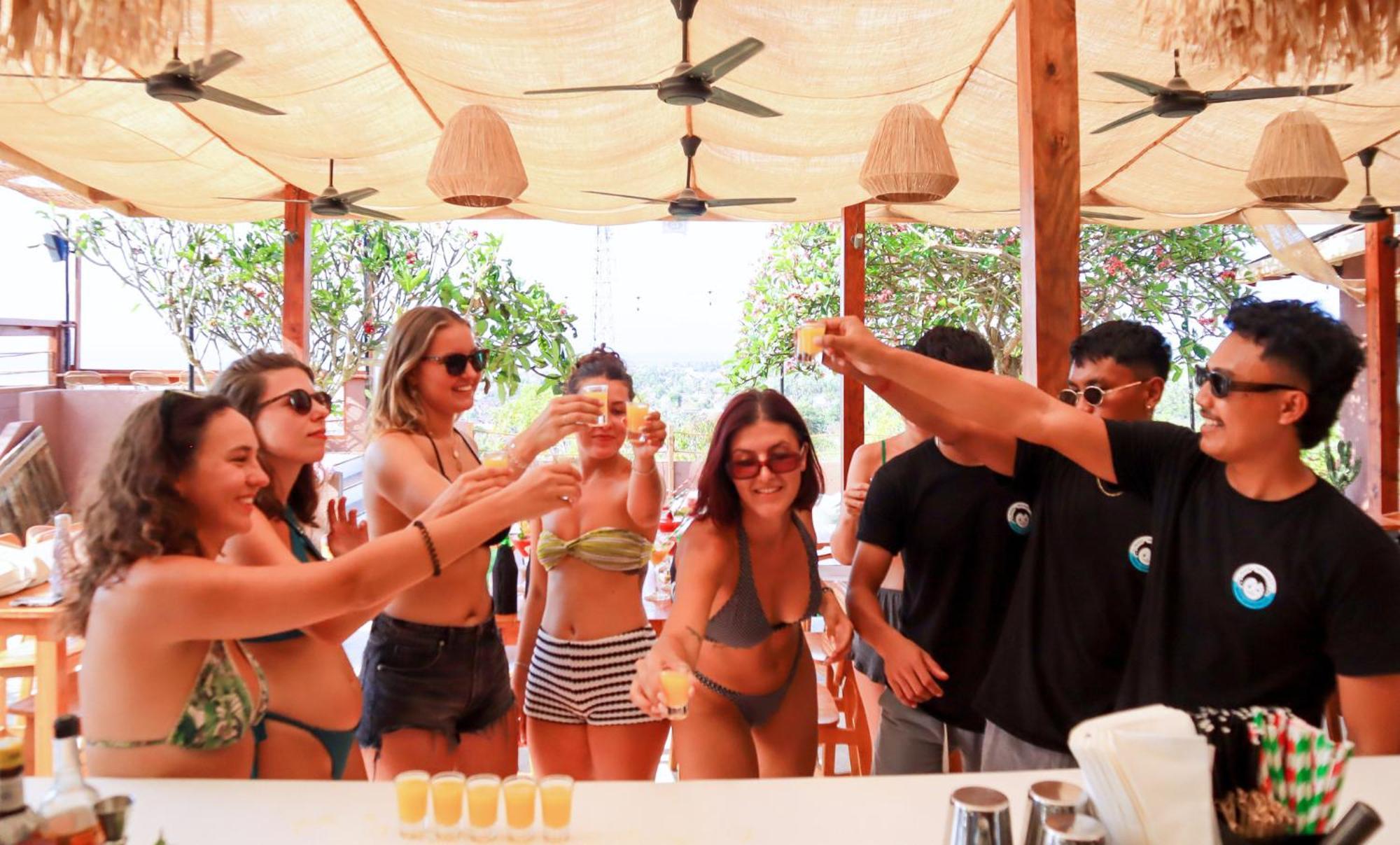 Mad Monkey Nusa Lembongan エクステリア 写真