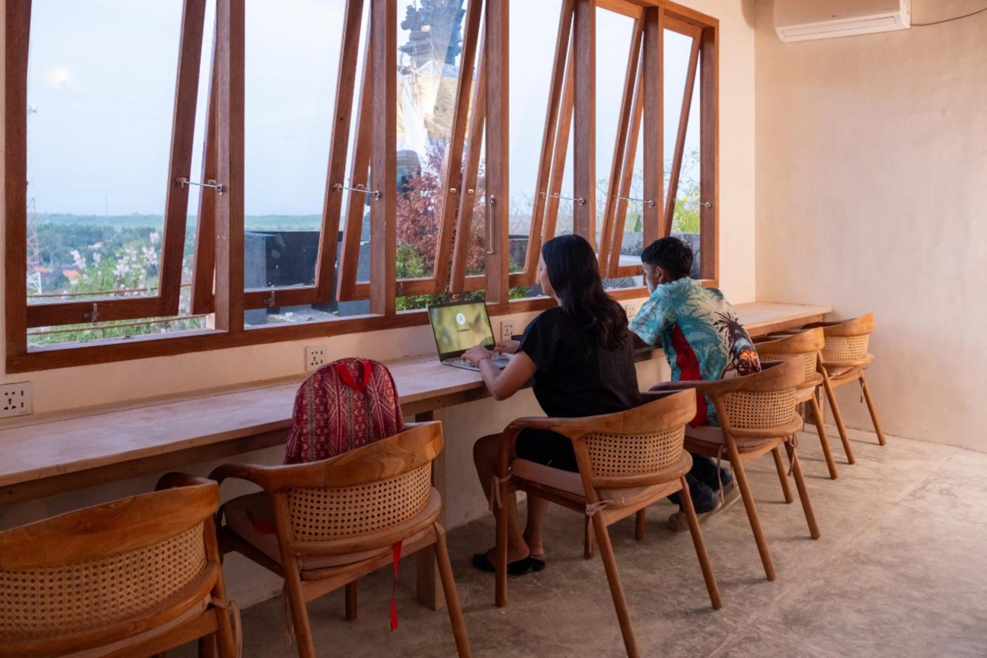 Mad Monkey Nusa Lembongan エクステリア 写真