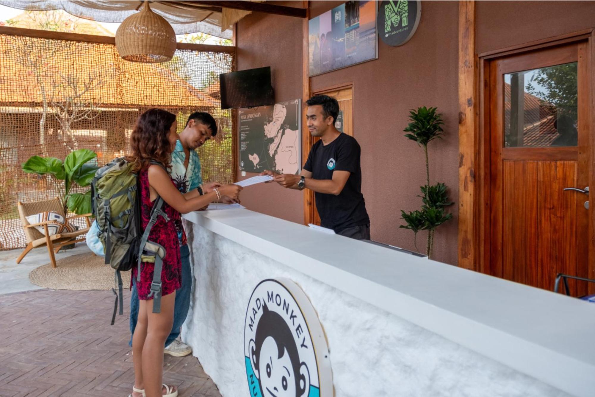 Mad Monkey Nusa Lembongan エクステリア 写真